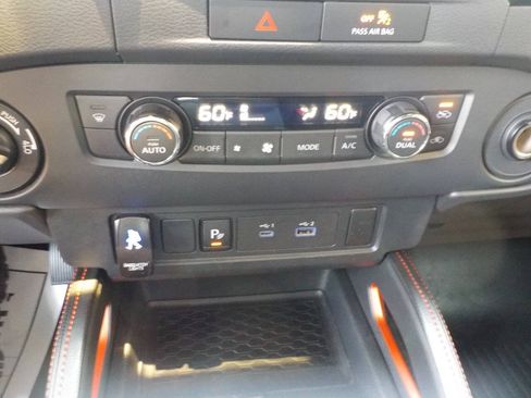 Used 2023 Nissan Frontier PRO-4X w/ Technology Package AWD/4WD image 22