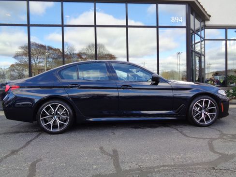Used 2022 BMW 530i xDrive 530i xDrive Sedan w/ M Sport Package image 4