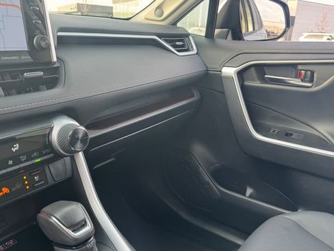 Used 2022 Toyota RAV4 Limited image 26