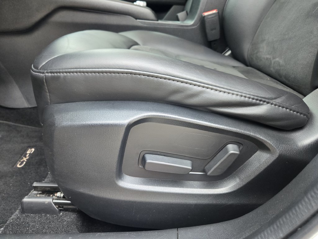 Used 2020 MAZDA CX-5 Touring FWD image 19