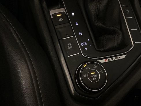 Used 2018 Volkswagen Tiguan SEL image 22