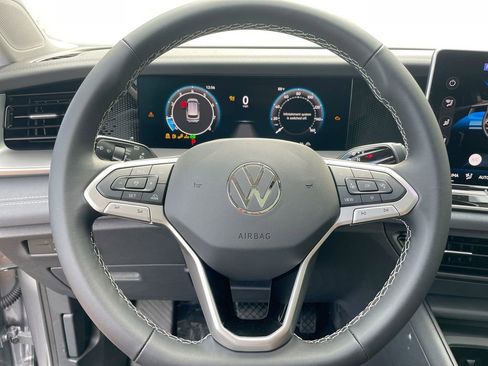 New 2025 Volkswagen Tiguan SE image 39