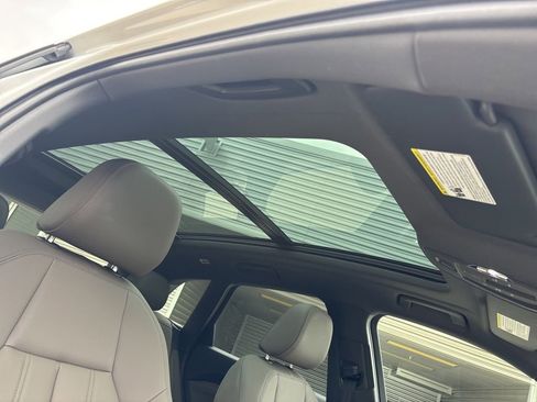 Used 2025 Audi Q5 Premium w/ Convenience Package AWD/4WD image 18
