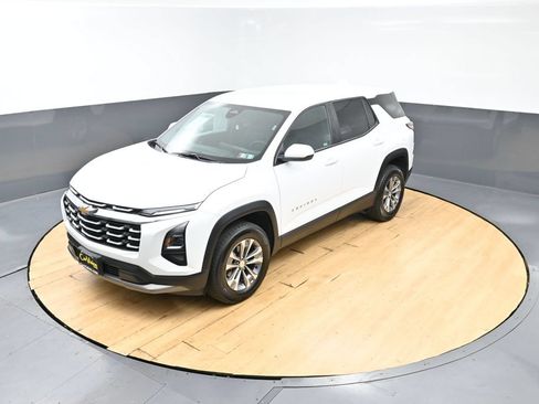 Used 2025 Chevrolet Equinox LT AWD/4WD image 3