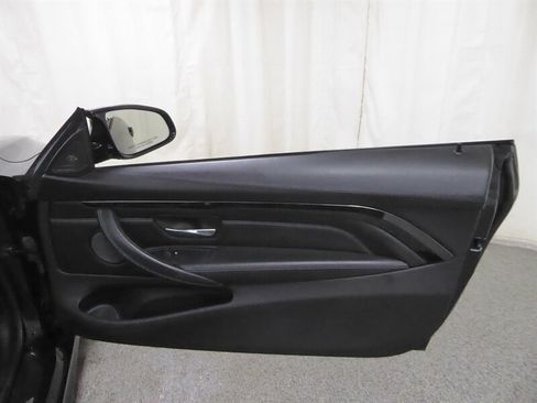 Used 2015 BMW M4 Convertible RWD image 39