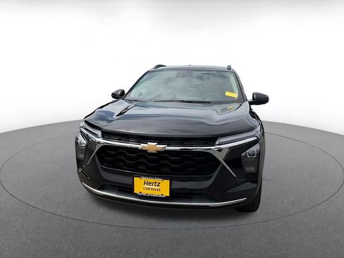 Used 2025 Chevrolet Trax LT FWD image 4