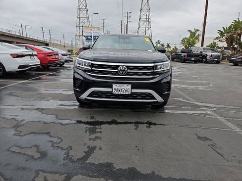 Certified 2022 Volkswagen Atlas Cross Sport SE image 2