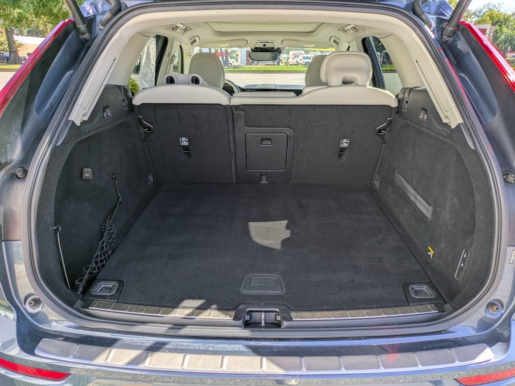 Used 2019 Volvo XC60 T6 Momentum w/ Premium Package AWD/4WD image 13