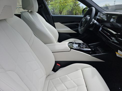 New 2026 BMW 530i w/ Executive Package RWD image 10