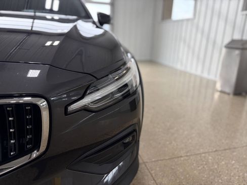 Used 2024 Volvo V60 B5 Cross Country Plus image 9