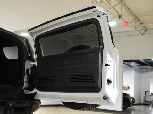 Used 2025 GMC Hummer EV 2X w/ LPO, Sport Package AWD/4WD image 66