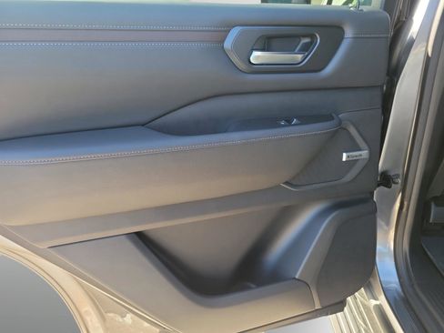 New 2026 Nissan Armada SL w/ Captain's Chari Seat Package image 9