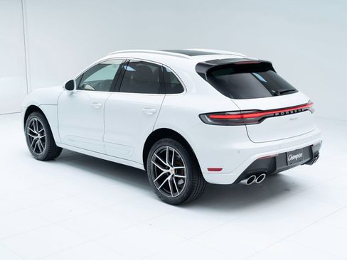 Certified 2025 Porsche Macan image 3