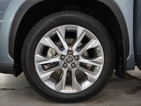 Used 2024 Toyota Highlander Limited AWD/4WD image 34