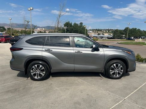 Used 2026 Toyota Highlander XLE AWD/4WD image 9