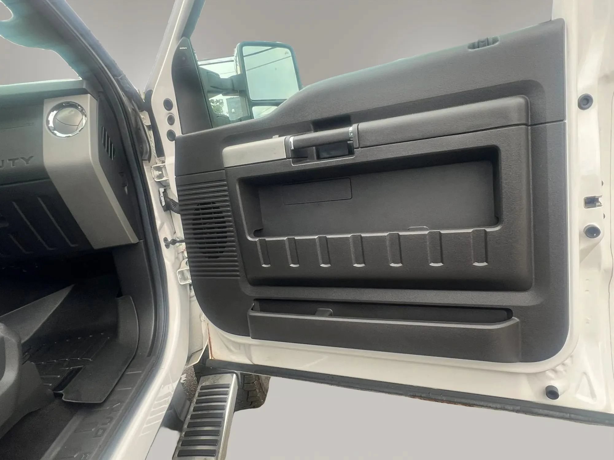 Used 2016 Ford F250 Lariat w/ Lariat Ultimate Package AWD/4WD image 28