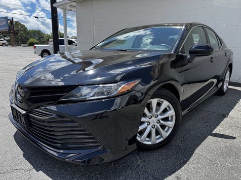 Used 2020 Toyota Camry LE image 1