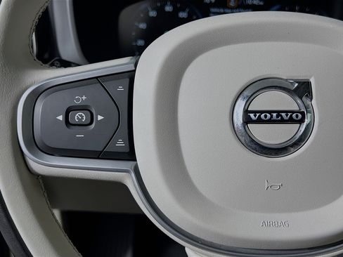 Used 2021 Volvo XC60 T5 Momentum image 19