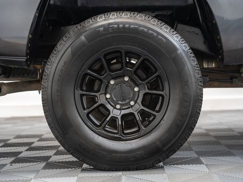 Used 2020 Toyota Tacoma SR AWD/4WD image 16