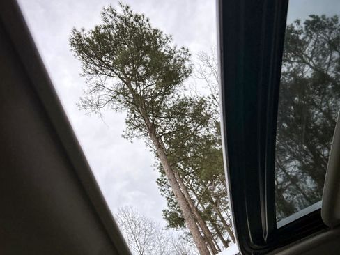 Used 2015 Toyota RAV4 Limited image 19