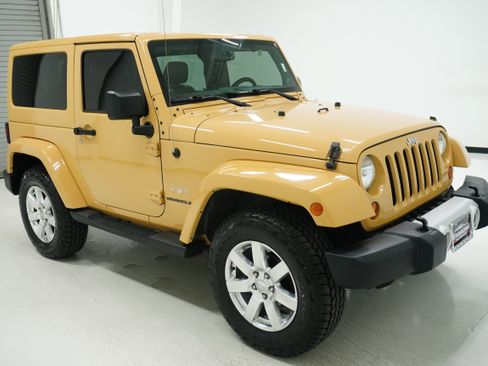 Used 2013 Jeep Wrangler Sahara w/ Connectivity Group image 3