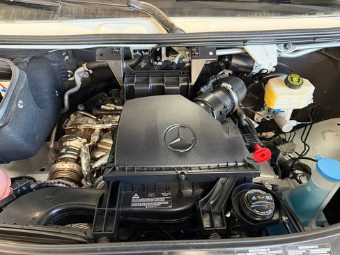 Used 2024 Mercedes-Benz Sprinter 2500 image 28