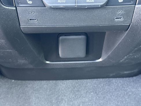 New 2025 Chevrolet Suburban Premier image 26