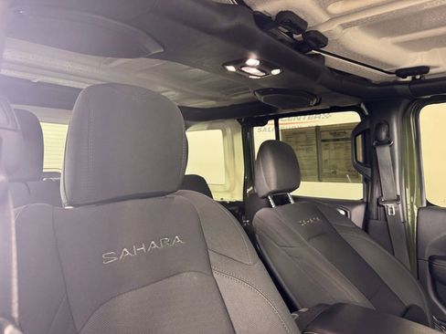 Used 2022 Jeep Wrangler Unlimited Sahara w/ Cold Weather Group AWD/4WD image 32