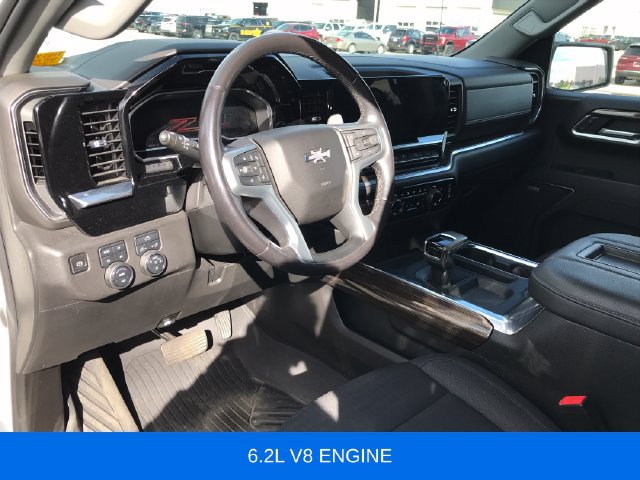 Used 2022 Chevrolet Silverado 1500 RST AWD/4WD image 3