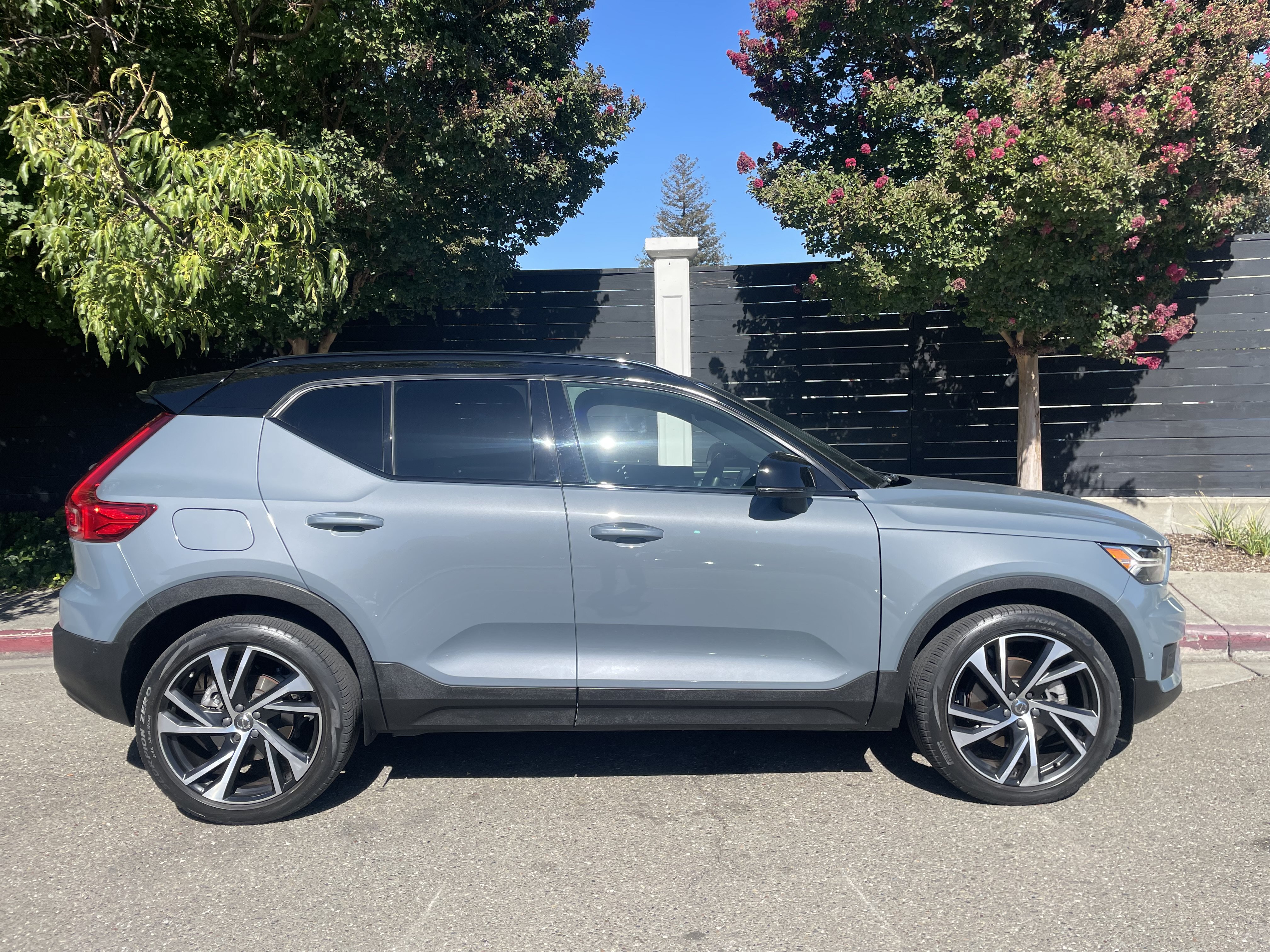 Used 2022 Volvo XC40 T5 R-Design w/ Advanced Package AWD/4WD image 5