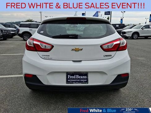 Used 2018 Chevrolet Cruze Premier FWD image 9