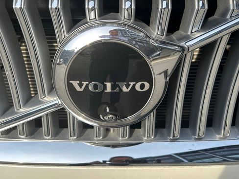 Certified 2024 Volvo XC90 B5 Plus image 6