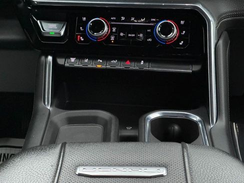 Used 2024 GMC Sierra 3500 Denali image 17