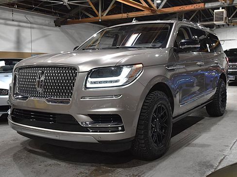 Used 2019 Lincoln Navigator Reserve AWD/4WD image 4