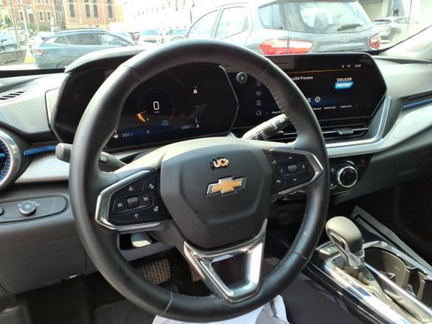 Used 2025 Chevrolet Trax LT w/ Driver Confidence Package FWD image 11