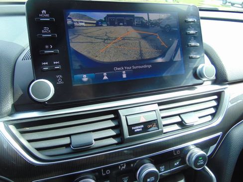 Used 2018 Honda Accord Sport image 20