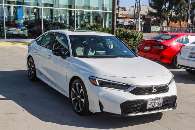 Used 2025 Honda Civic Sport Touring image 3
