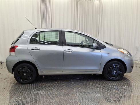 Used 2010 Toyota Yaris 4-Door Hatchback image 26