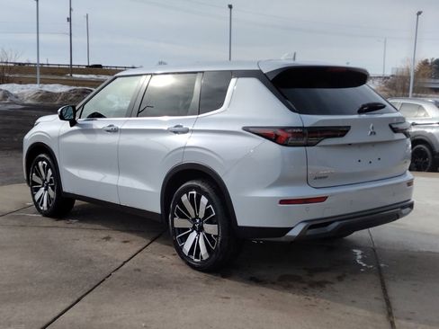 New 2026 Mitsubishi Outlander SE image 19