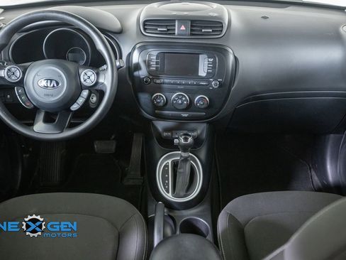 Used 2018 Kia Soul FWD image 29