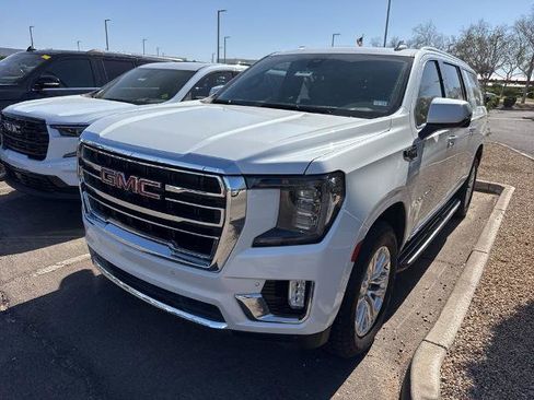 Used 2021 GMC Yukon XL SLT w/ SLT Premium Package AWD/4WD image 2