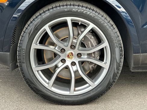 Used 2023 Porsche Cayenne Base image 27