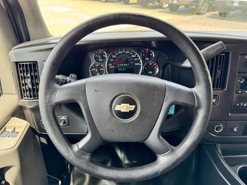 Used 2015 Chevrolet Express 2500 RWD image 12