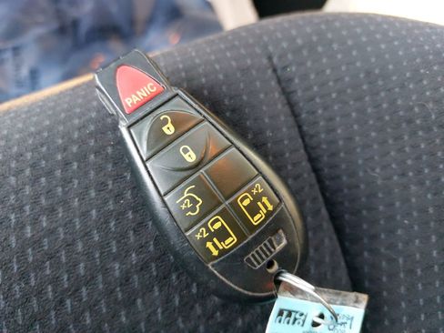 Used 2014 Dodge Grand Caravan SXT w/ Rear Park Assist Package image 37