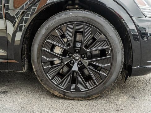 Used 2024 Audi Q8 e-tron Prestige image 5