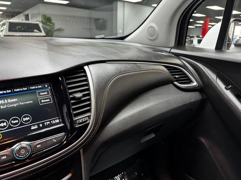 Used 2019 Chevrolet Trax LT w/ LT Convenience Package image 25