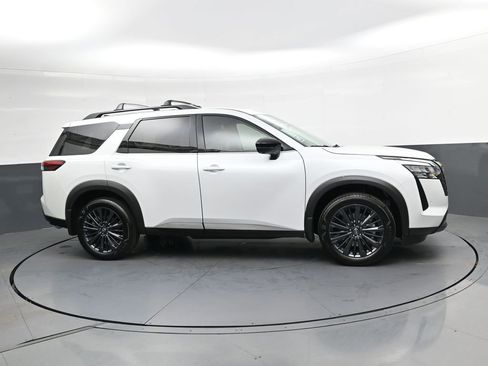 New 2026 Nissan Pathfinder SL w/ SL Premium Package AWD/4WD image 3