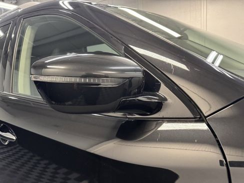 Used 2019 Nissan Pathfinder SV image 40