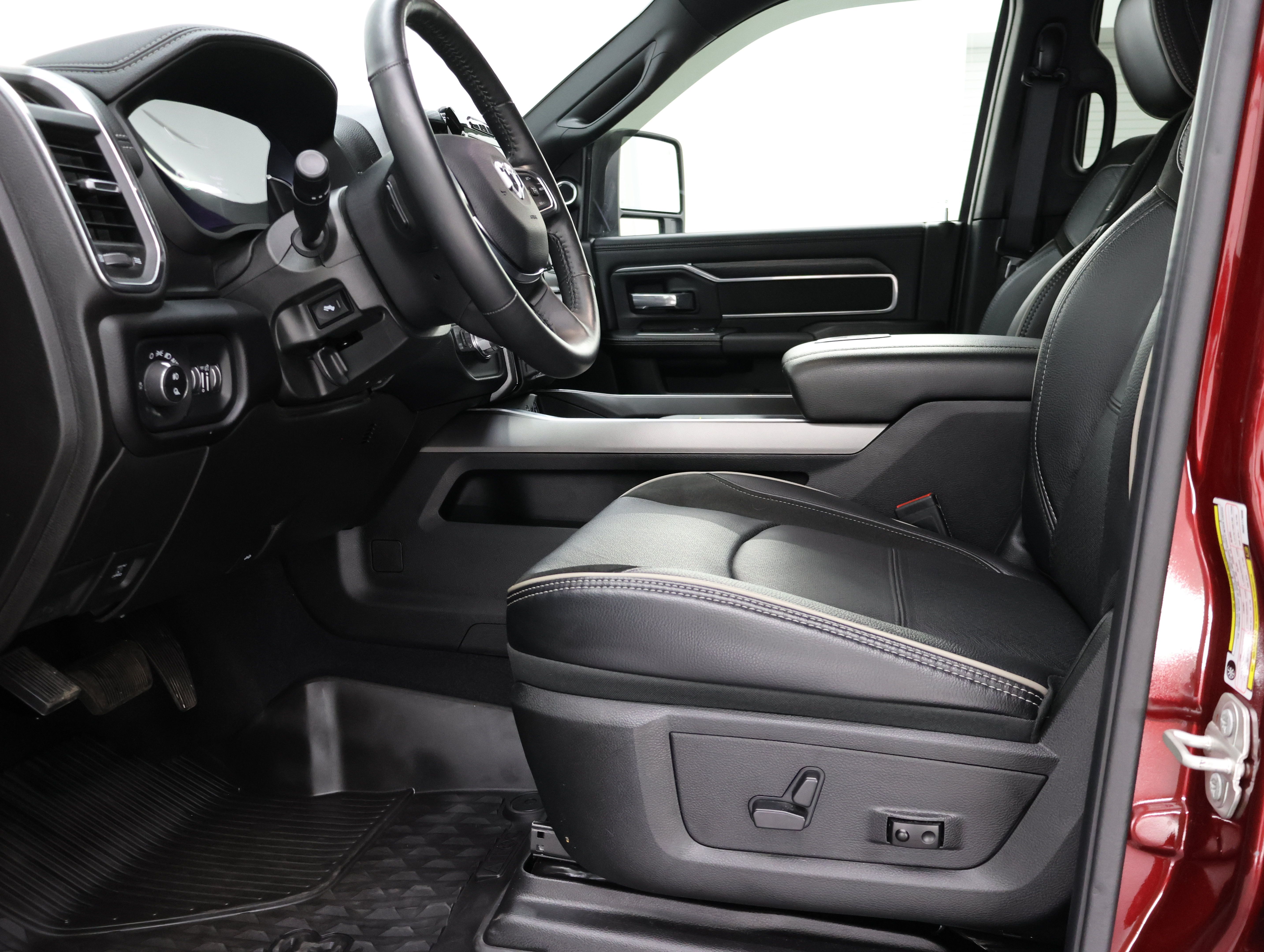 Used 2024 RAM 2500 Laramie w/ Night Edition AWD/4WD image 10