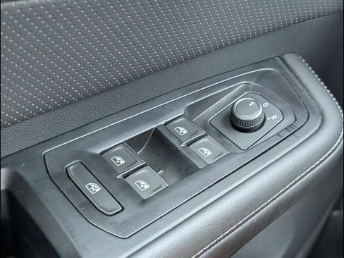 Certified 2025 Volkswagen Atlas SE FWD image 12